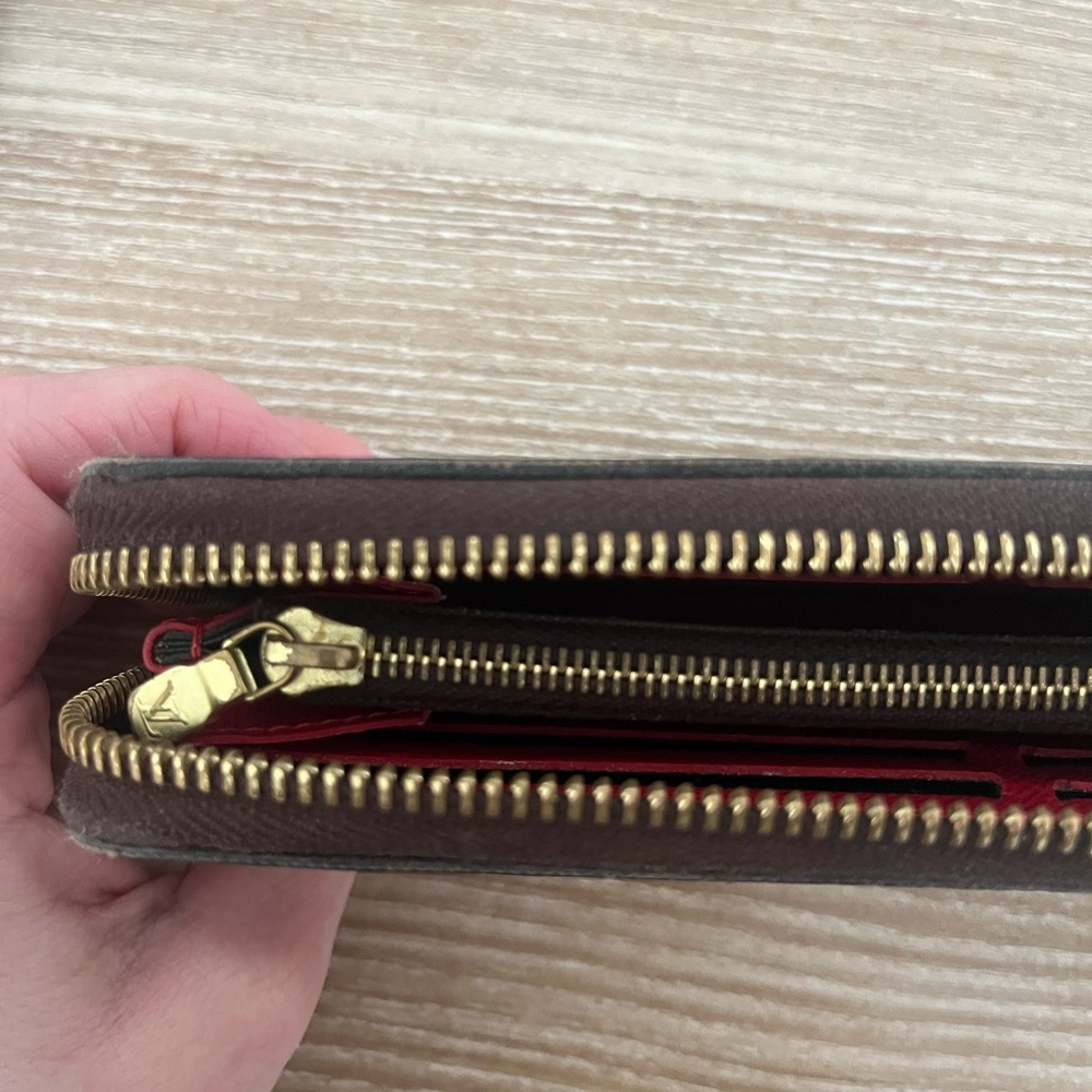 Louis Vuitton Wallet- Fully Functioning! - image 7